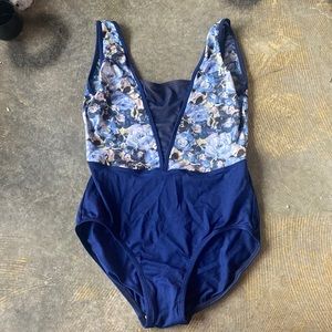 Suffolk adult medium leotard